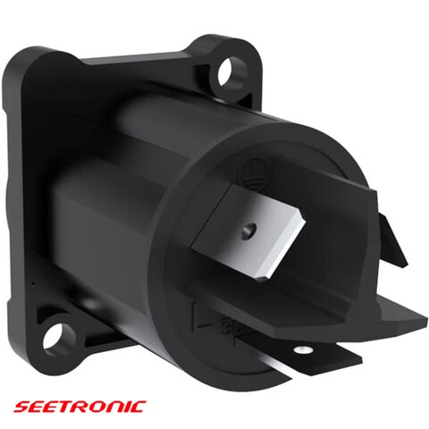 IP65 power male socket (Single Packaging)